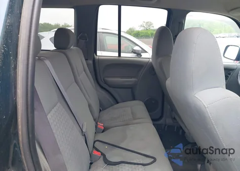 2005 Jeep Liberty Sport from USA, damaged, VIN 1J4GL48K15W574866